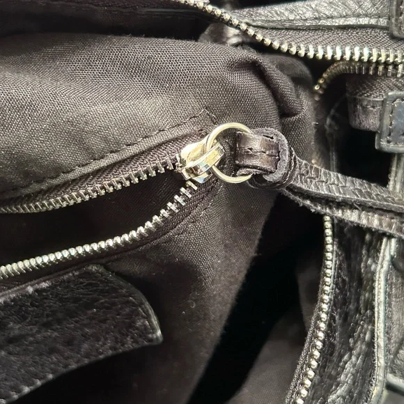 BALENCIAGA RIVACITY Black Paper
Leather two way handbag Rare Vintage EUC - Picture 11 of 16